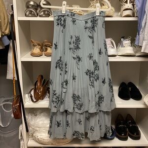 Club Monaco M long skirt, chiffon like